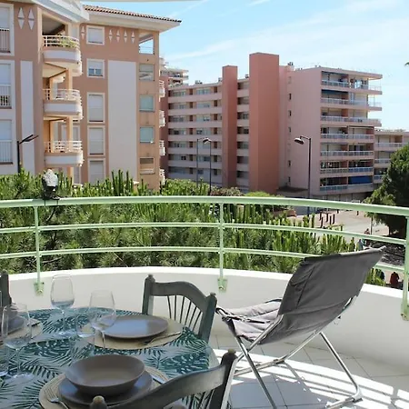Beau 2 Pieces+terrasse+parking, A 100m Des Plages Apartman Fréjus