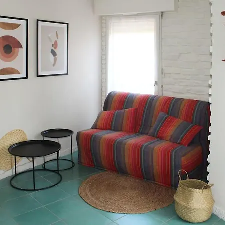 Beau 2 Pieces+terrasse+parking, A 100m Des Plages * Fréjus